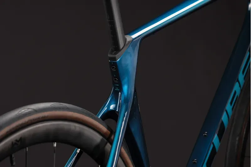 2027 Cube Agree C:62 One Road Bike in Midnight Teal/Sea-8