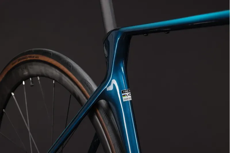 2027 Cube Agree C:62 One Road Bike in Midnight Teal/Sea-10