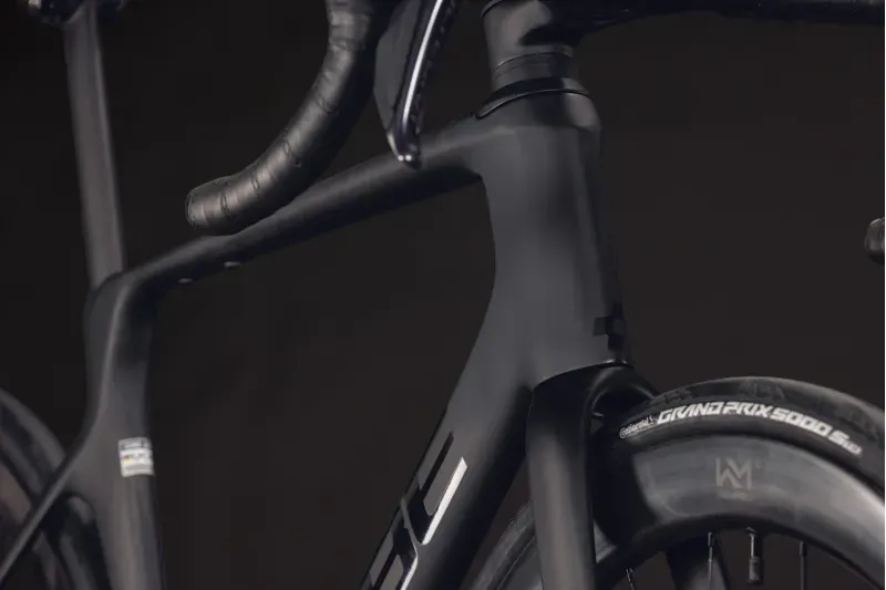 Cube Agree C:62 Pro Road Bike in Carbon/Black-9
