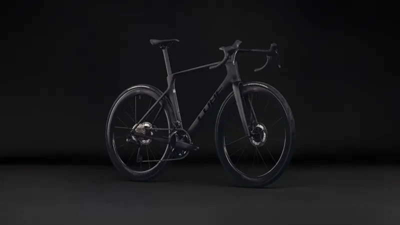 Cube Agree C:62 Pro Road Bike in Carbon/Black-1