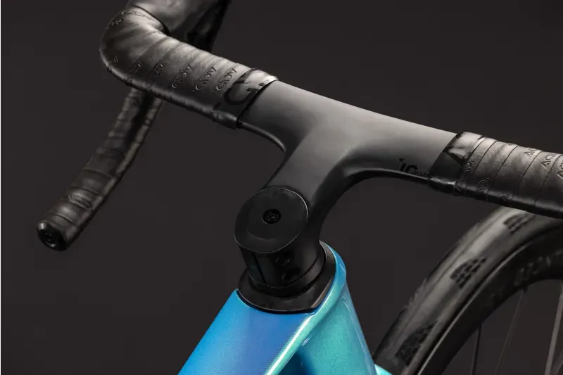 2027 Cube Agree C:62 Pro Road Bike in Dream/Black-5